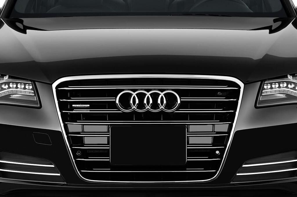 Audi A8 L (Baujahr 2011) L 4 Türen Kühlergrill und Scheinwerfer