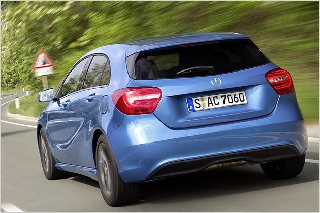 Das Endrohr des Mercedes A 200 BlueEfficiency versteckt sich links hinter dem Heckstoßfänger
