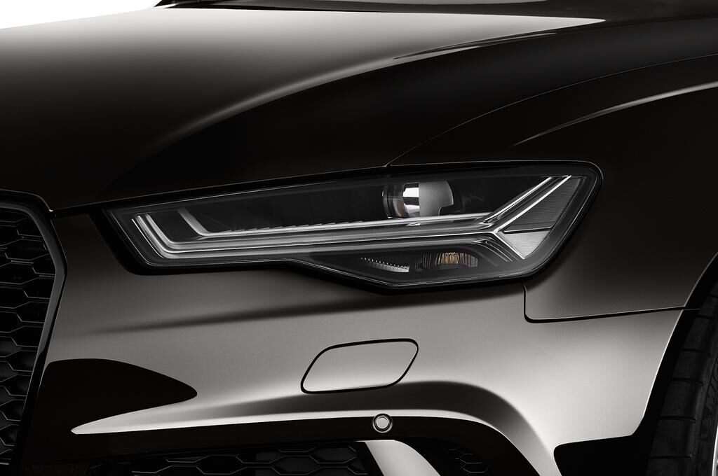 Audi RS 6 Avant (Baujahr 2019) - 5 Türen Scheinwerfer