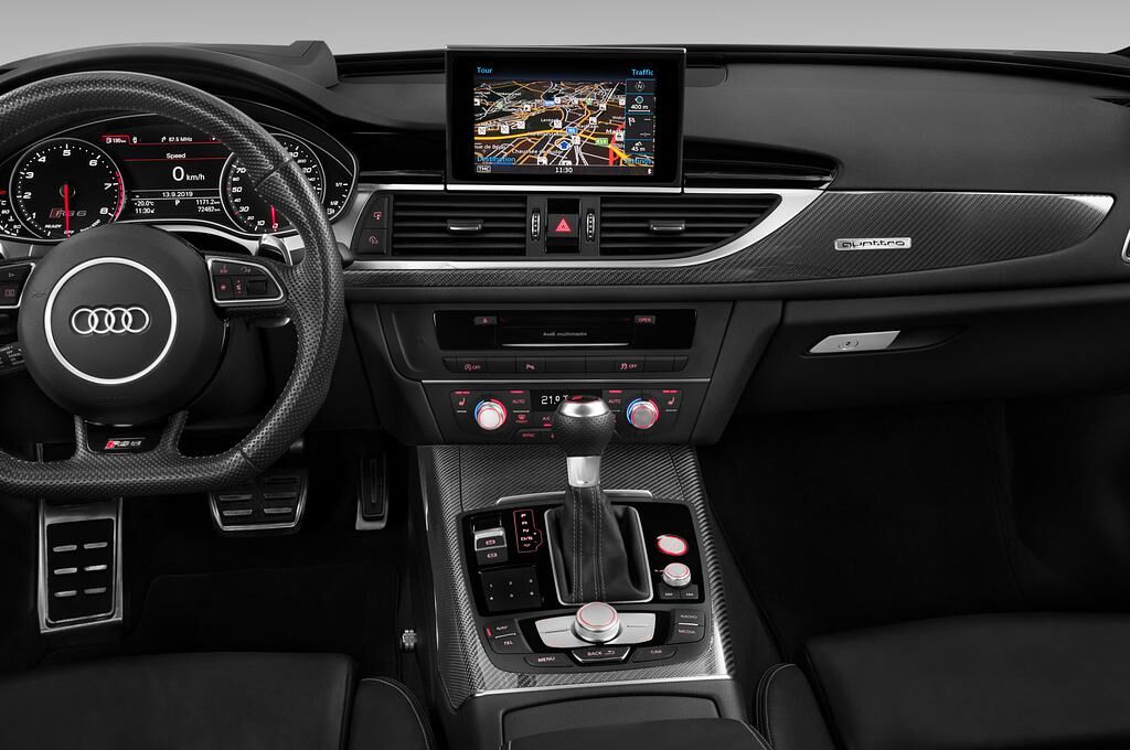 Audi RS 6 Avant (Baujahr 2019) - 5 Türen Mittelkonsole