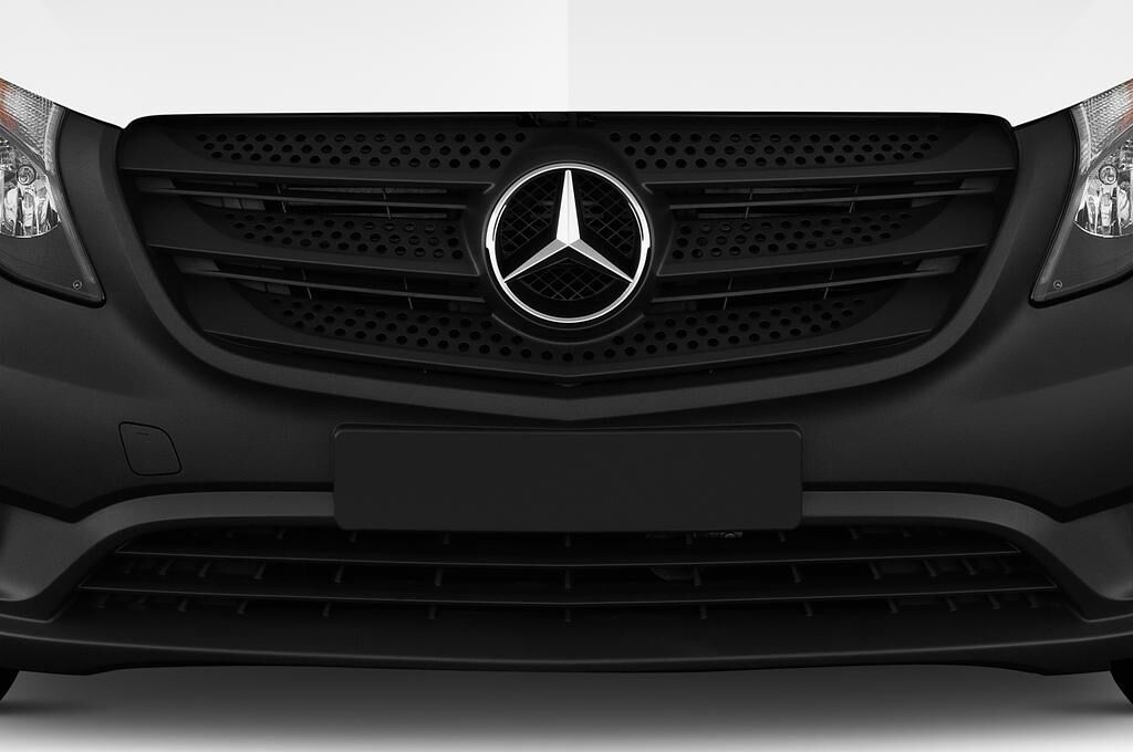 Mercedes Vito (Baujahr 2019) - 4 Türen Kühlergrill und Scheinwerfer
