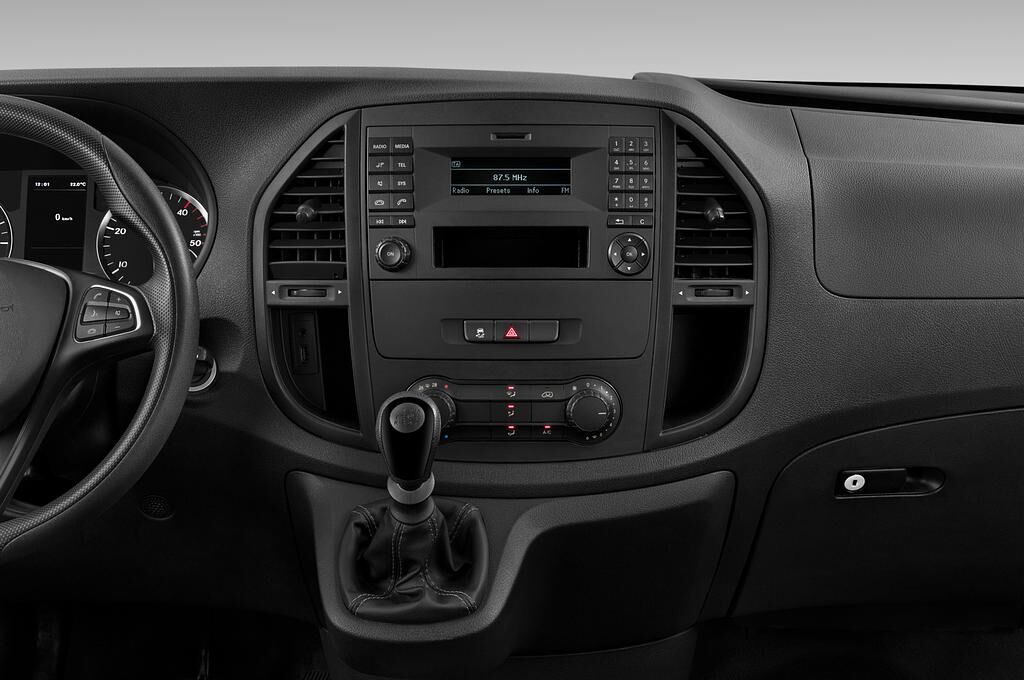 Mercedes Vito (Baujahr 2019) - 4 Türen Mittelkonsole