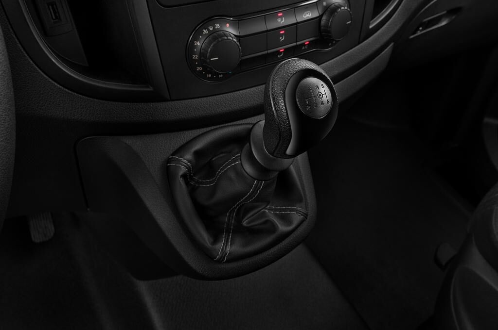 Mercedes Vito (Baujahr 2019) - 4 Türen Schalthebel