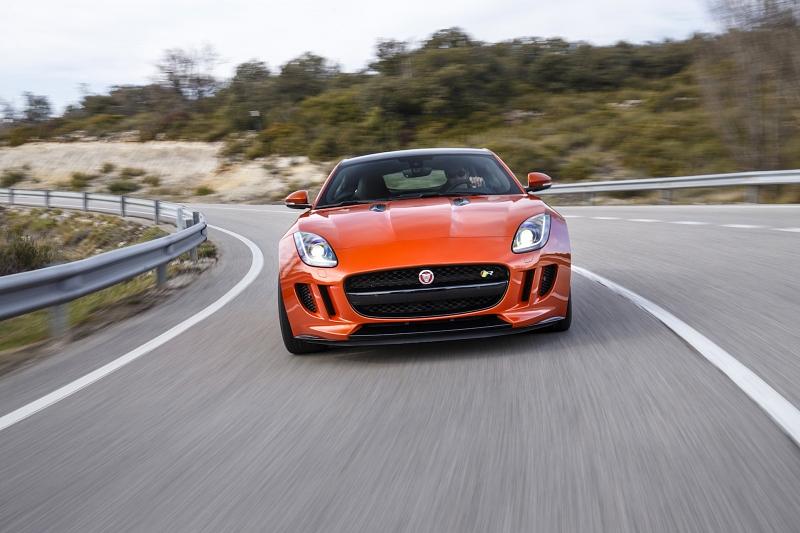 Schicker Anblick im Rückspiegel: Jaguar F-Type Coupé V8R