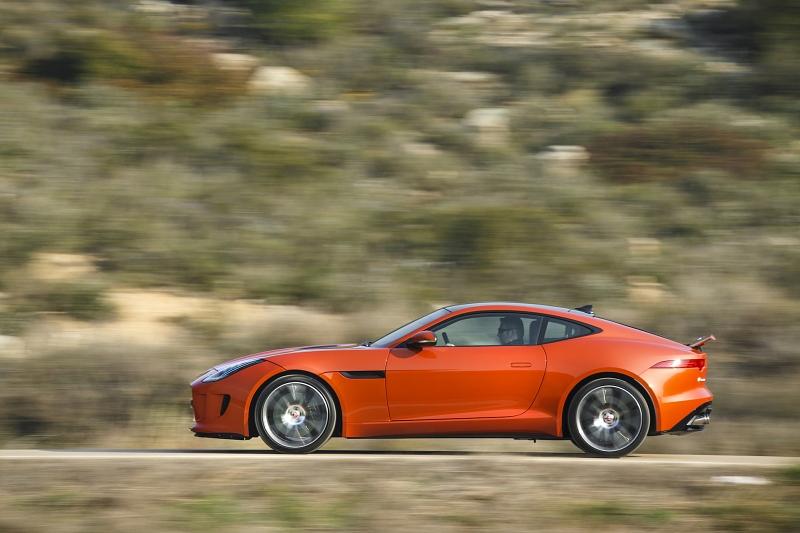 Die Spitzengeschwindigkeit beträgt elektronisch abgeregelte 300 km/h