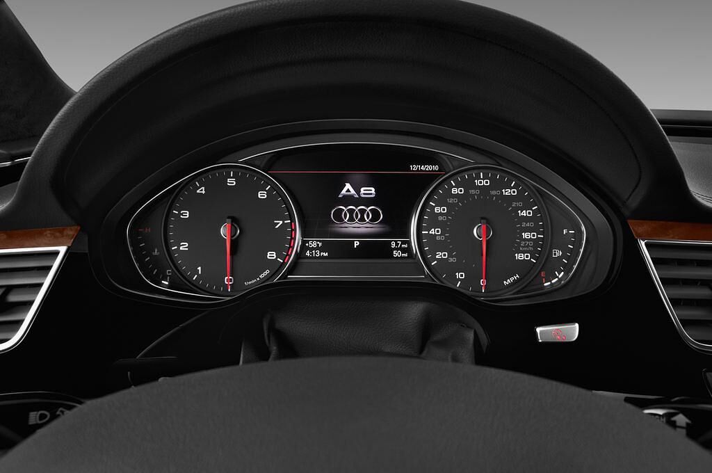 Audi A8 L (Baujahr 2014) 3.0 Tfsi LWB AWD AT 4 Türen Tacho und Fahrerinstrumente