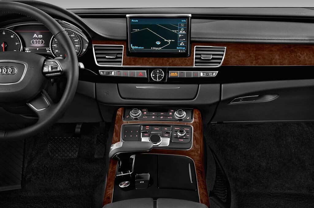 Audi A8 L (Baujahr 2014) 3.0 Tfsi LWB AWD AT 4 Türen Mittelkonsole