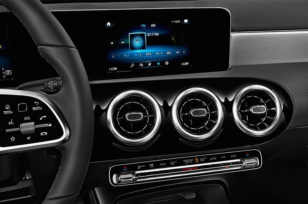 Mercedes A Class (Baujahr 2019) Progressive Line 4 Türen Radio und Infotainmentsystem