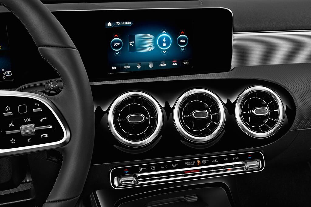 Mercedes A Class (Baujahr 2019) Progressive Line 4 Türen Temperatur und Klimaanlage