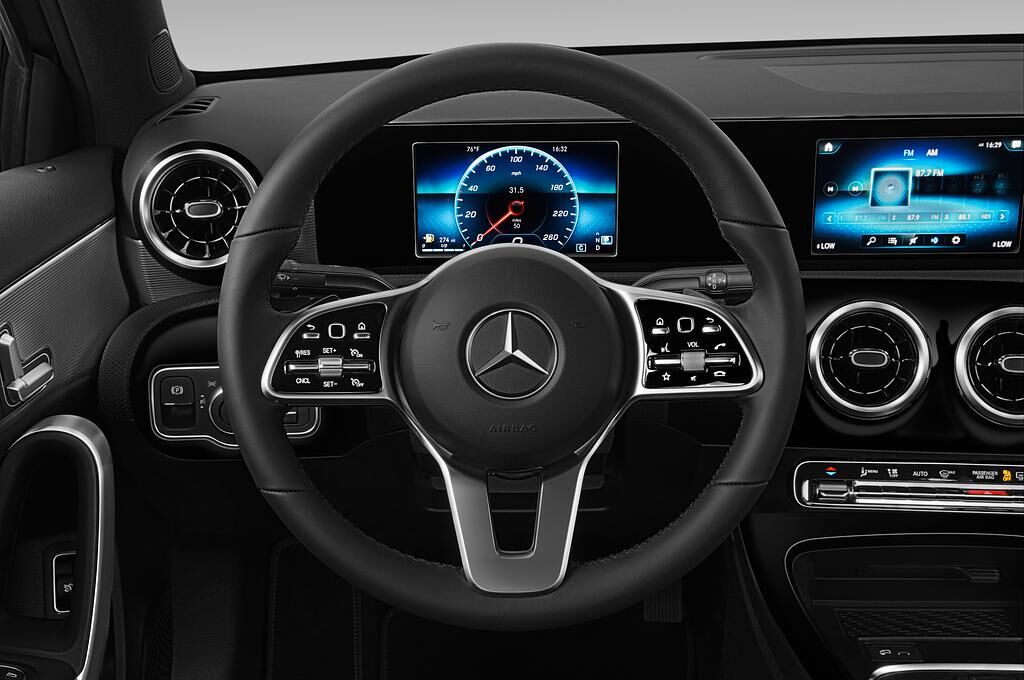 Mercedes A Class (Baujahr 2019) Progressive Line 4 Türen Lenkrad
