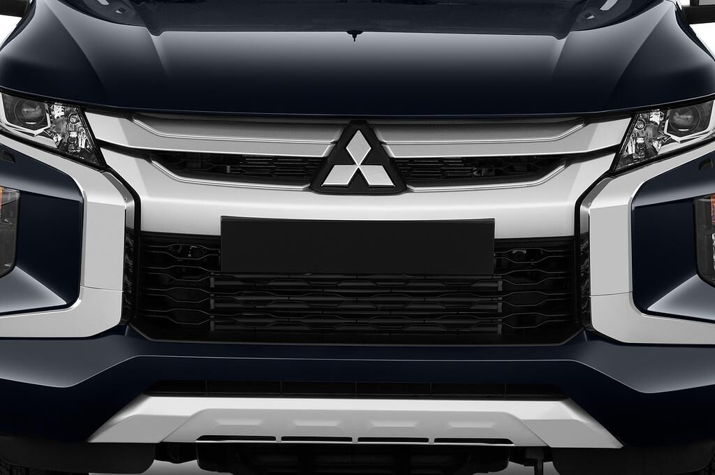 Mitsubishi L200 (Baujahr 2020) Basis 4 Türen Kühlergrill und Scheinwerfer