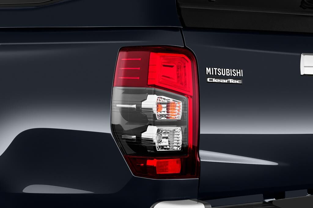 Mitsubishi L200 (Baujahr 2020) Basis 4 Türen Rücklicht