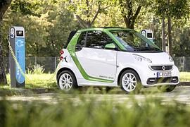 Daimler plädieren für finanzielle Anreize beim Kauf von E-Autos