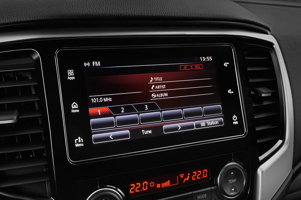 Mitsubishi L200 (Baujahr 2020) Top 2 Türen Radio und Infotainmentsystem