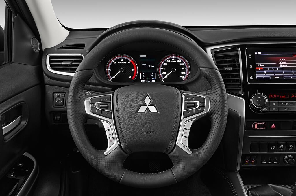 Mitsubishi L200 (Baujahr 2020) Top 2 Türen Lenkrad