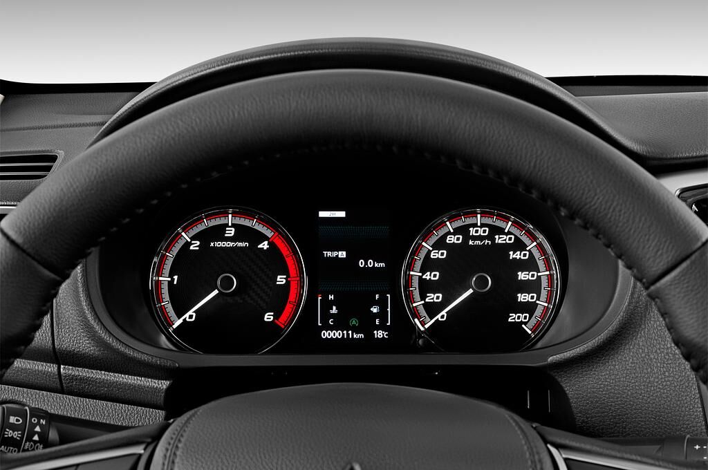 Mitsubishi L200 (Baujahr 2020) Plus 2 Türen Tacho und Fahrerinstrumente