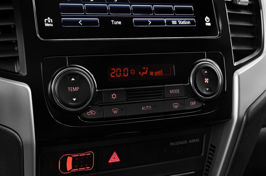 Mitsubishi L200 (Baujahr 2020) Plus 2 Türen Temperatur und Klimaanlage