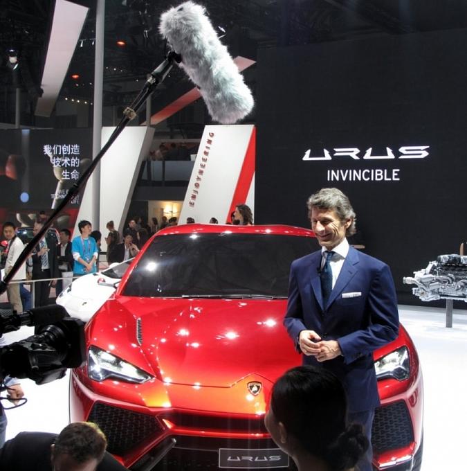 Lamborghini Urus mit Lamborghini-Chef Stephan Winkelmann