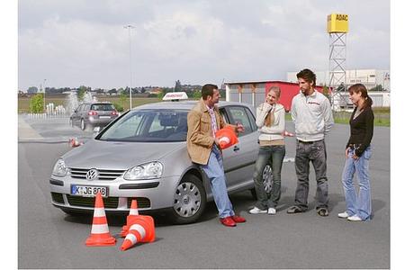 Ein Fahrlehrer "führt" zwar das Auto - aber nicht so richtig, wenn...