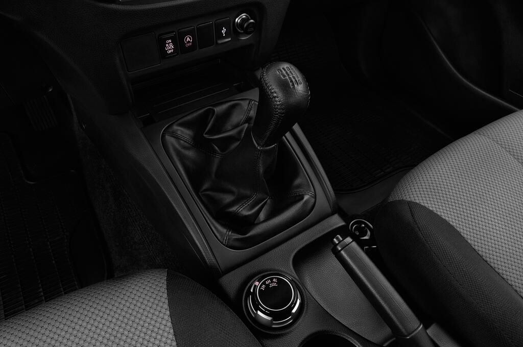 Mitsubishi L200 (Baujahr 2020) Basis 2 Türen Schalthebel