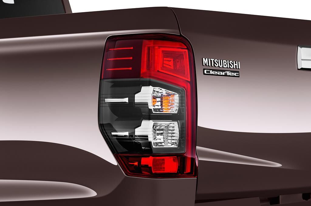 Mitsubishi L200 (Baujahr 2020) Basis 2 Türen Rücklicht