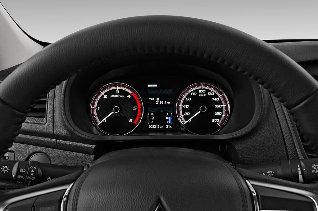 Mitsubishi L200 (Baujahr 2020) Basis 2 Türen Tacho und Fahrerinstrumente