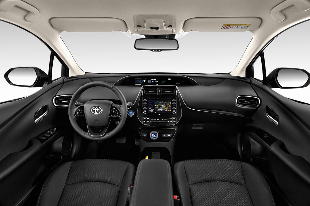 Toyota Prius (Baujahr 2019) Executive 4 Türen Cockpit und Innenraum