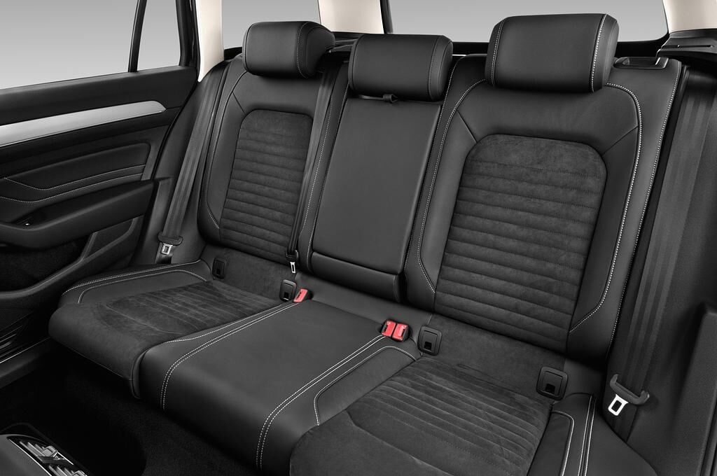 Volkswagen Passat Variant (Baujahr 2020) Business 5 Türen Rücksitze