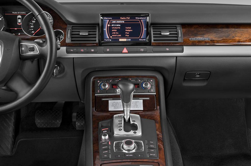 Audi A8 L (Baujahr 2010) - 4 Türen Mittelkonsole