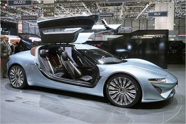 Schicker Flügeltürer: Der Quant e wird in Genf von der liechtensteinischen Firma Nanoflowcell AG präsentiert