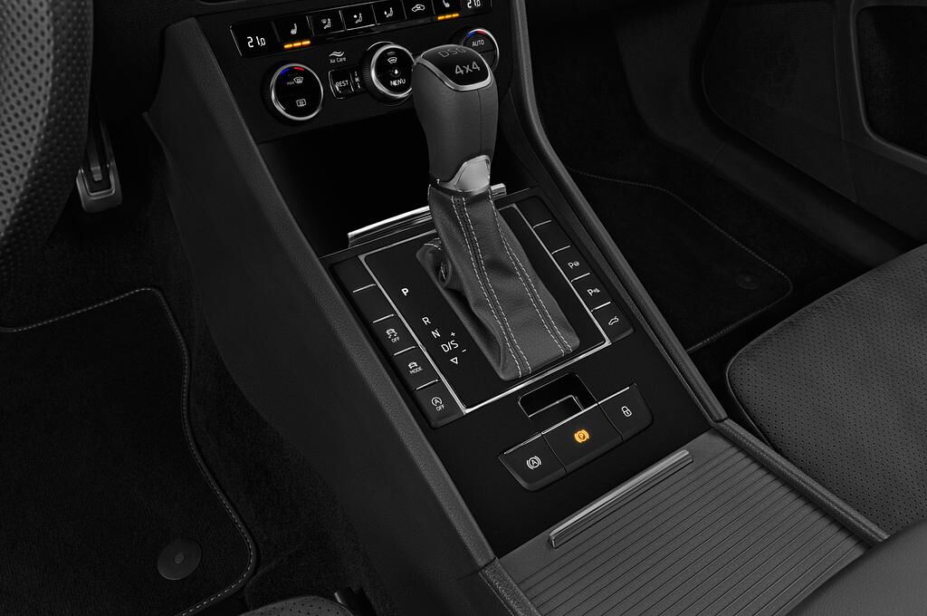 Skoda Superb Combi (Baujahr 2019) Sportline 5 Türen Schalthebel