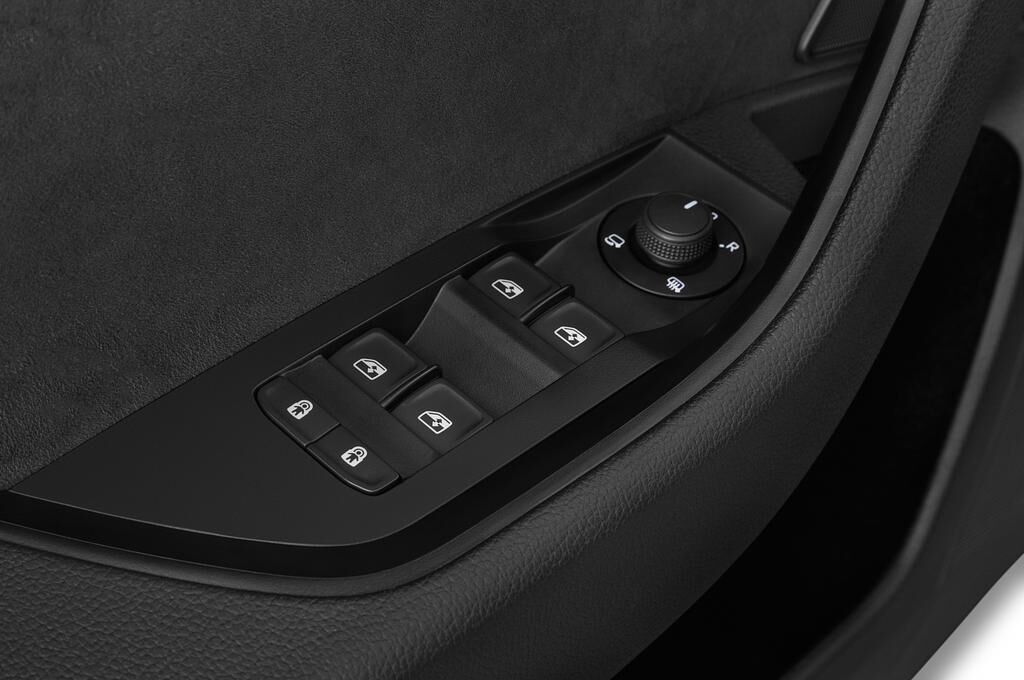 Skoda Superb Combi (Baujahr 2019) Sportline 5 Türen Bedienungselemente Tür
