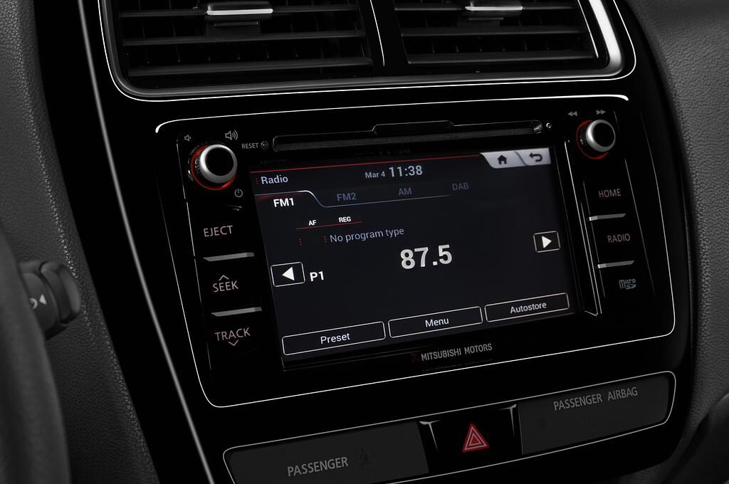 Mitsubishi ASX (Baujahr 2019) Active + 5 Türen Radio und Infotainmentsystem
