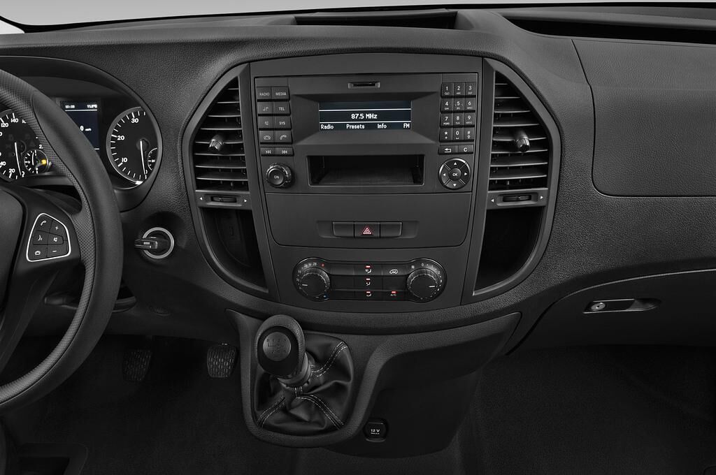 Mercedes Vito (Baujahr 2019) Select 4 Türen Mittelkonsole