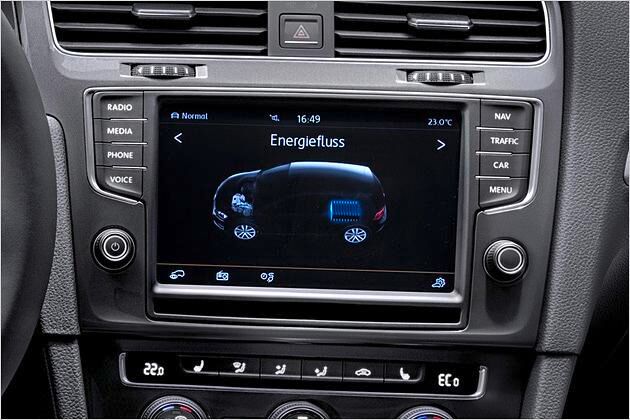 Im großen Monitor (Serie im e-Golf) kann der Energiefluss angezeigt werden