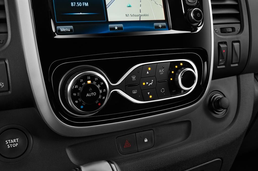 Renault Trafic (Baujahr 2020) Space Class 4 Türen Temperatur und Klimaanlage