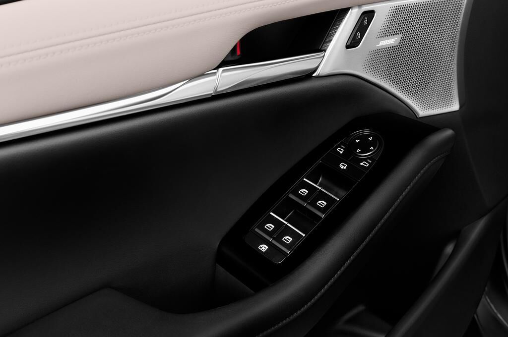 Mazda Mazda3 (Baujahr 2020) Skyactive 4 Türen Bedienungselemente Tür