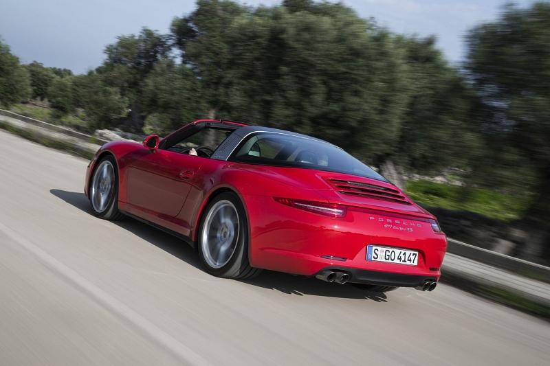 Auf der Straße macht der Targa eine gute Figur, ist aber nicht so agil, wie das Coupé