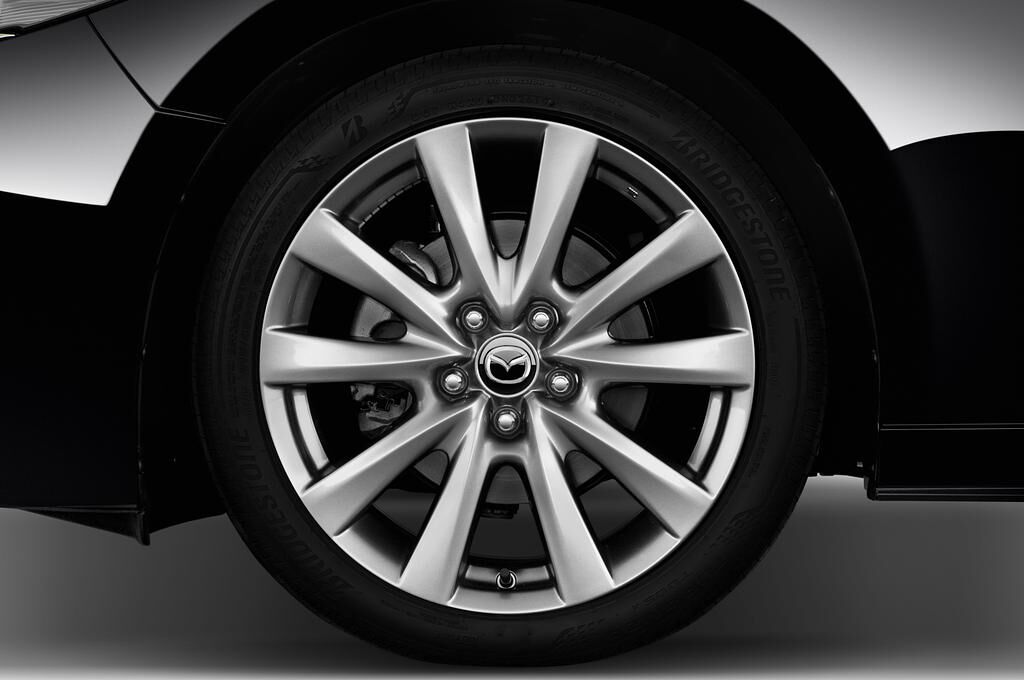 Mazda Mazda3 (Baujahr 2020) Skyactive 4 Türen Reifen und Felge