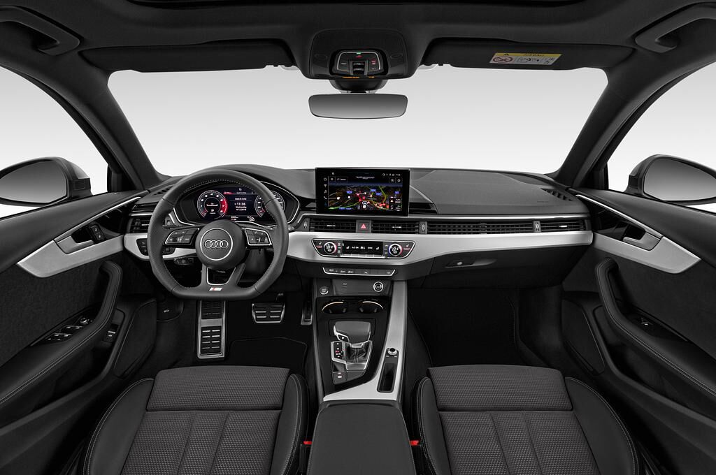 Audi A4 Avant (Baujahr 2020) S Line 5 Türen Cockpit und Innenraum