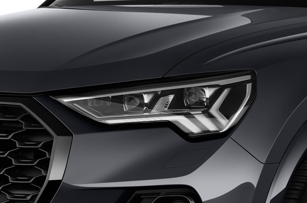 Audi Q3 Sportsback (Baujahr 2020) S Line 5 Türen Scheinwerfer