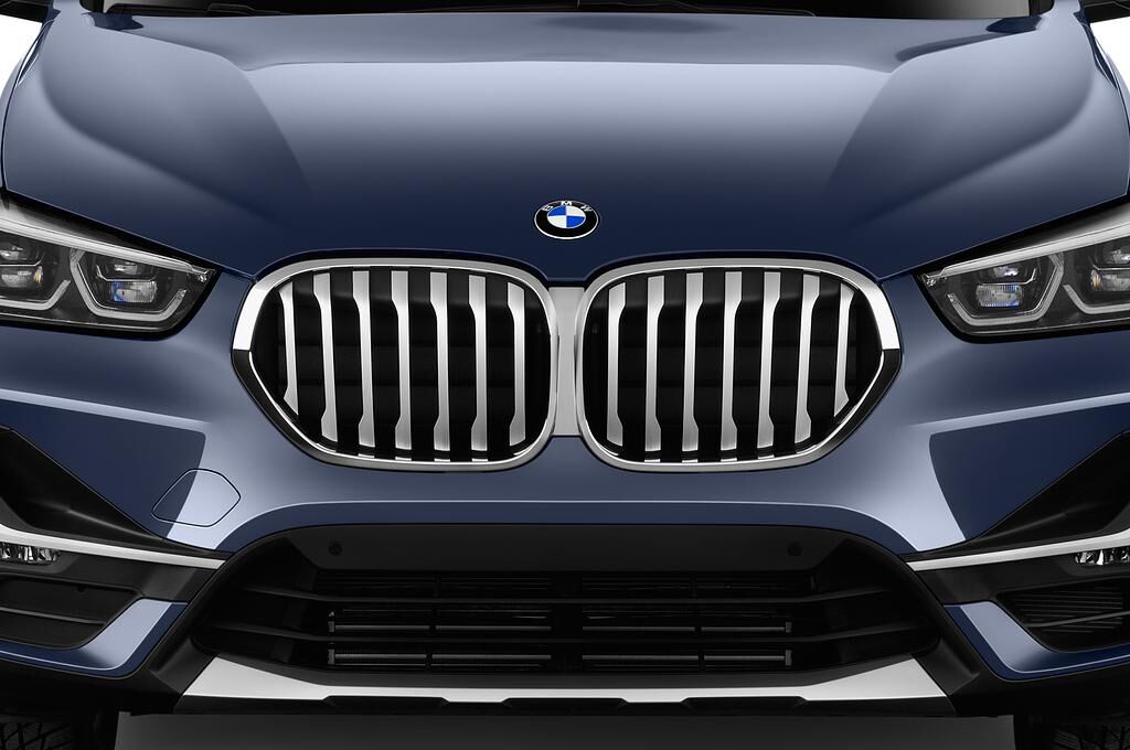 BMW X1 (Baujahr 2020) xLine 5 Türen Kühlergrill und Scheinwerfer