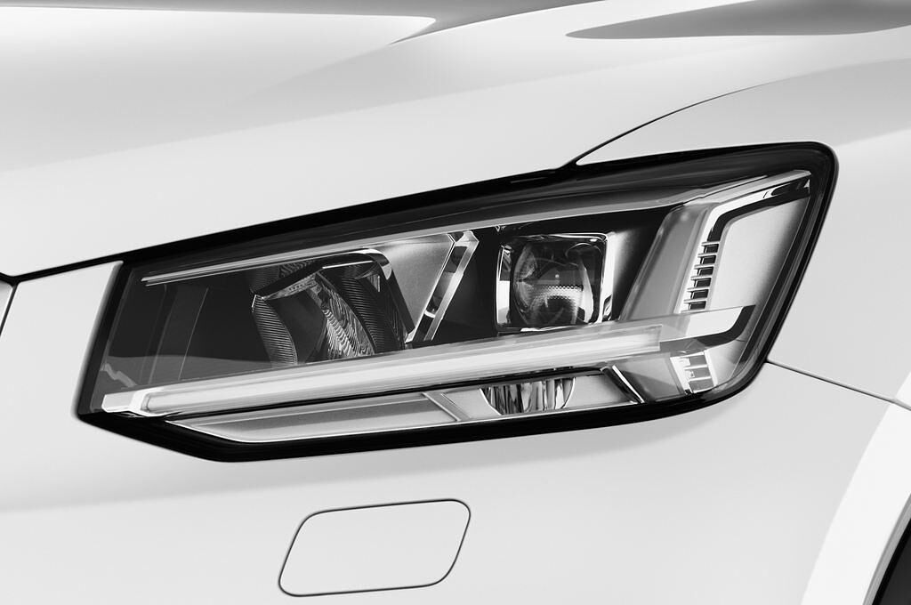 Audi Q2 (Baujahr 2017) Sport 5 Türen Scheinwerfer