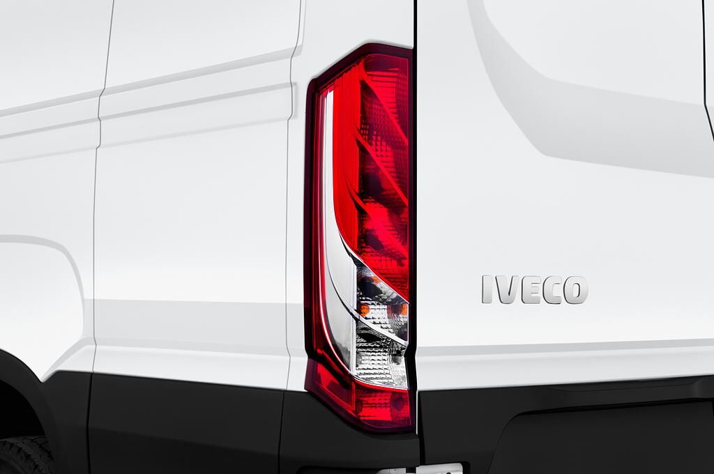 Iveco Daily (Baujahr 2018) S 4 Türen Rücklicht