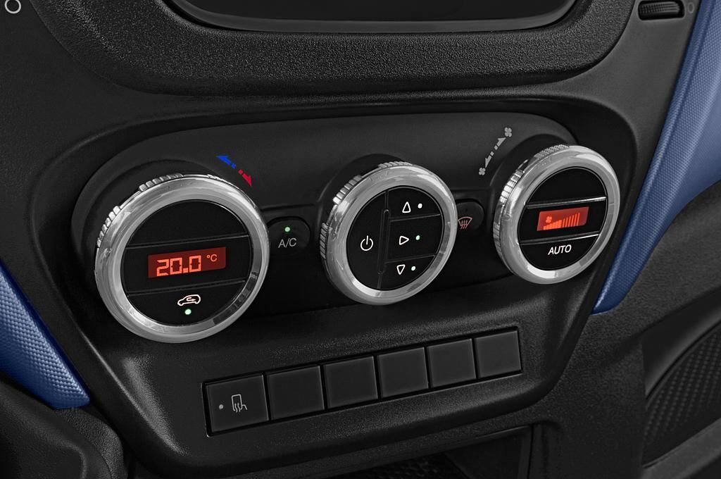 Iveco Daily (Baujahr 2018) S 4 Türen Temperatur und Klimaanlage