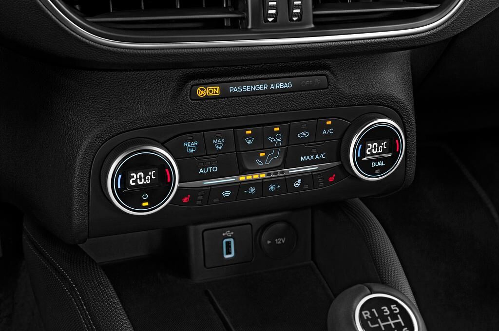 Ford Focus (Baujahr 2019) Active 5 Türen Temperatur und Klimaanlage