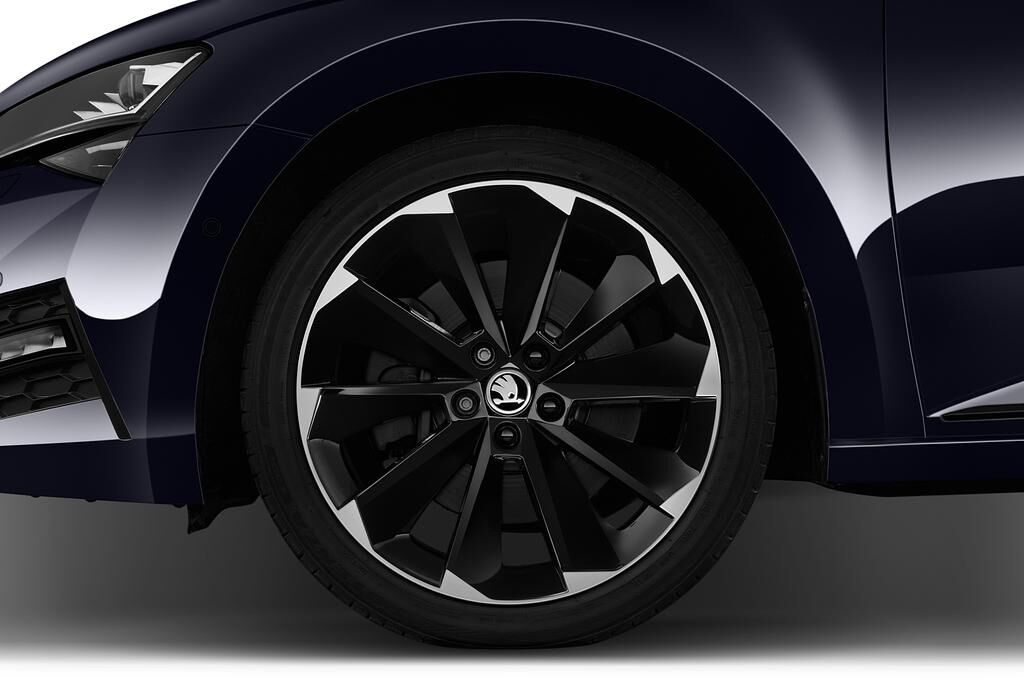 Skoda Superb Combi (Baujahr 2020) Sportline 5 Türen Reifen und Felge