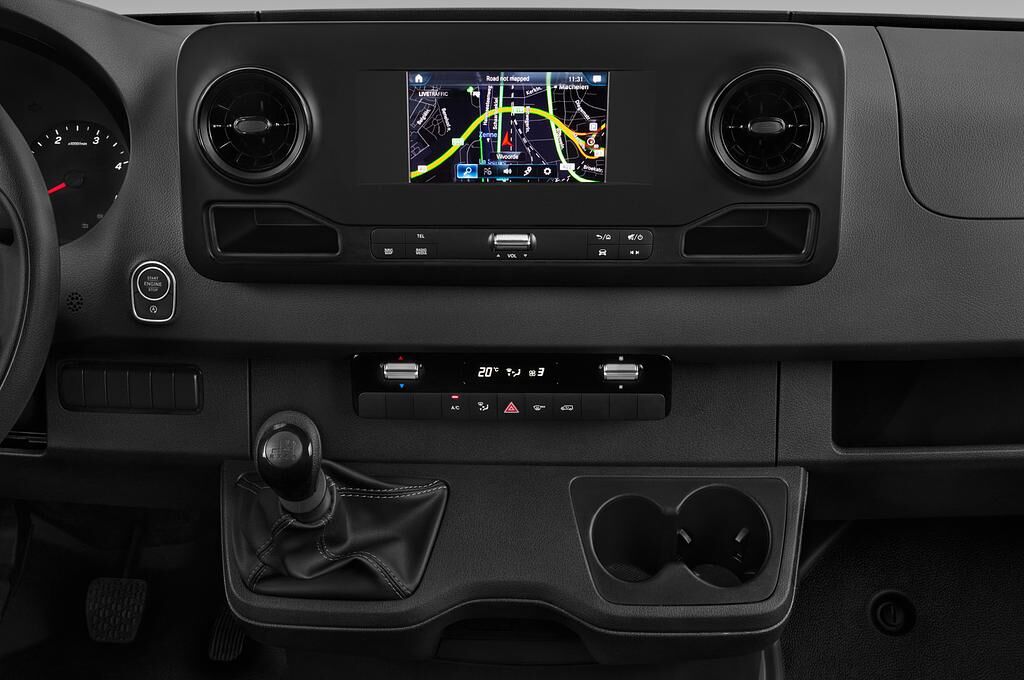 Mercedes Sprinter Box Van (Baujahr 2019) - 2 Türen Mittelkonsole
