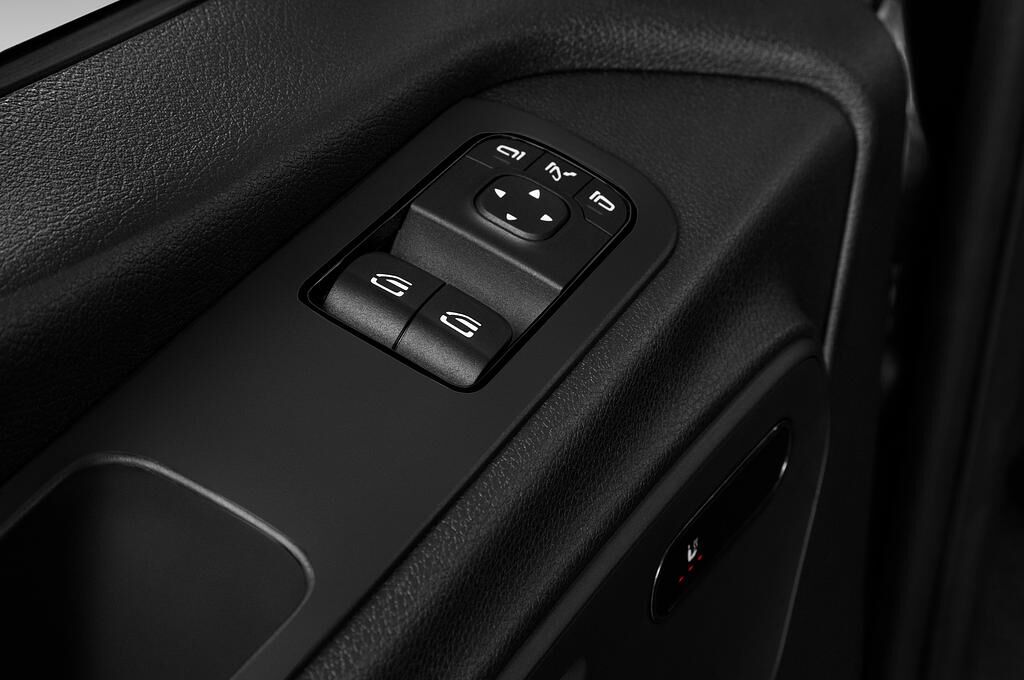 Mercedes Sprinter Tourer (Baujahr 2019) Crew 4 Türen Bedienungselemente Tür