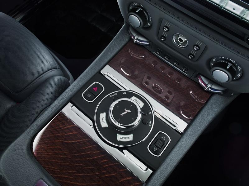 Das BMW iDrive läßz grüßen - im Rolls-Royce Ghost Series II gibt es die Edel-Version